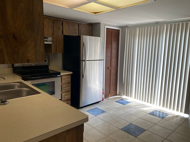Building Photo - 2 br, 2.5 bath House - 12130 PEPPERDINE PL