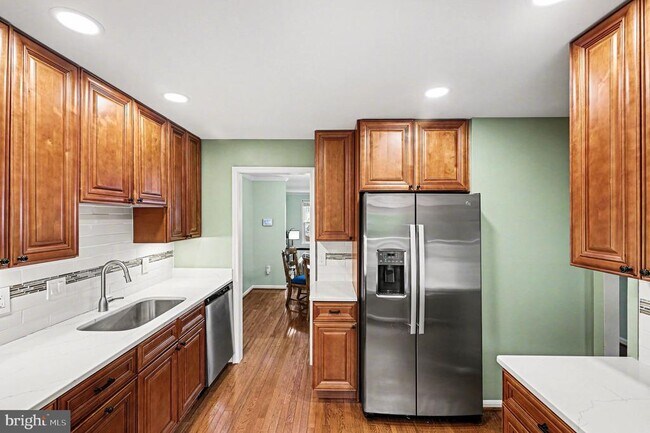 Building Photo - 7468 Brighouse Ct