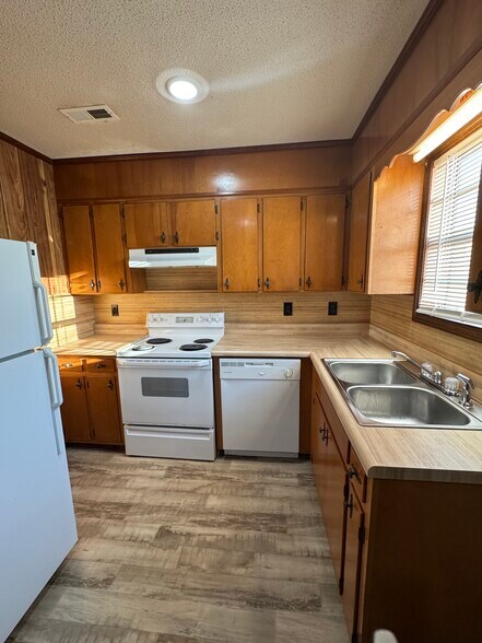 Building Photo - 43 Jim Banks Rd