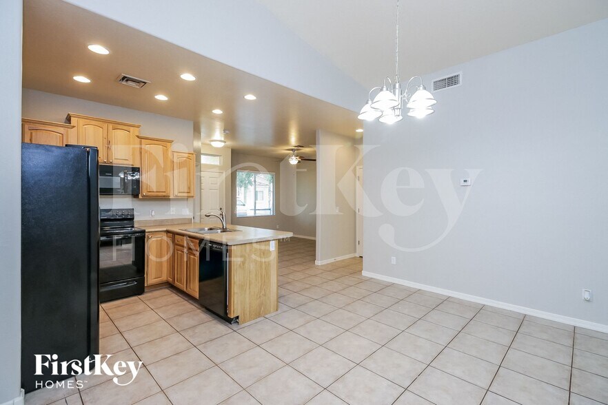 Building Photo - 113 N Warren St