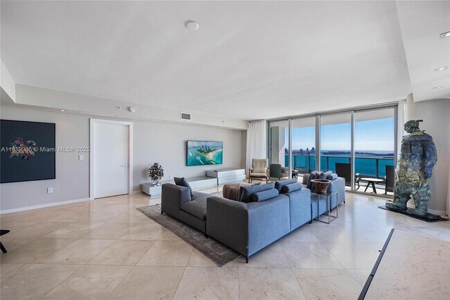 Building Photo - 1331 Brickell Bay Dr