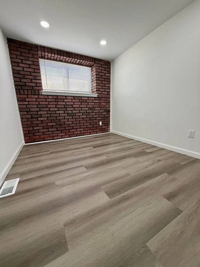 Building Photo - 1414 N 11th St