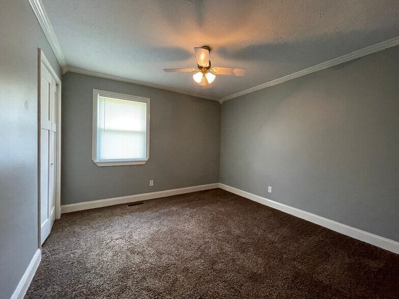 Building Photo - 162 Silver Dr