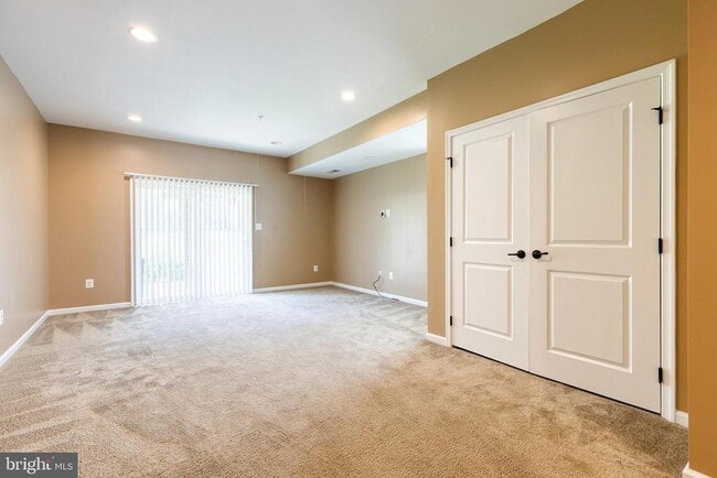 Building Photo - 613 Ravenwood Dr