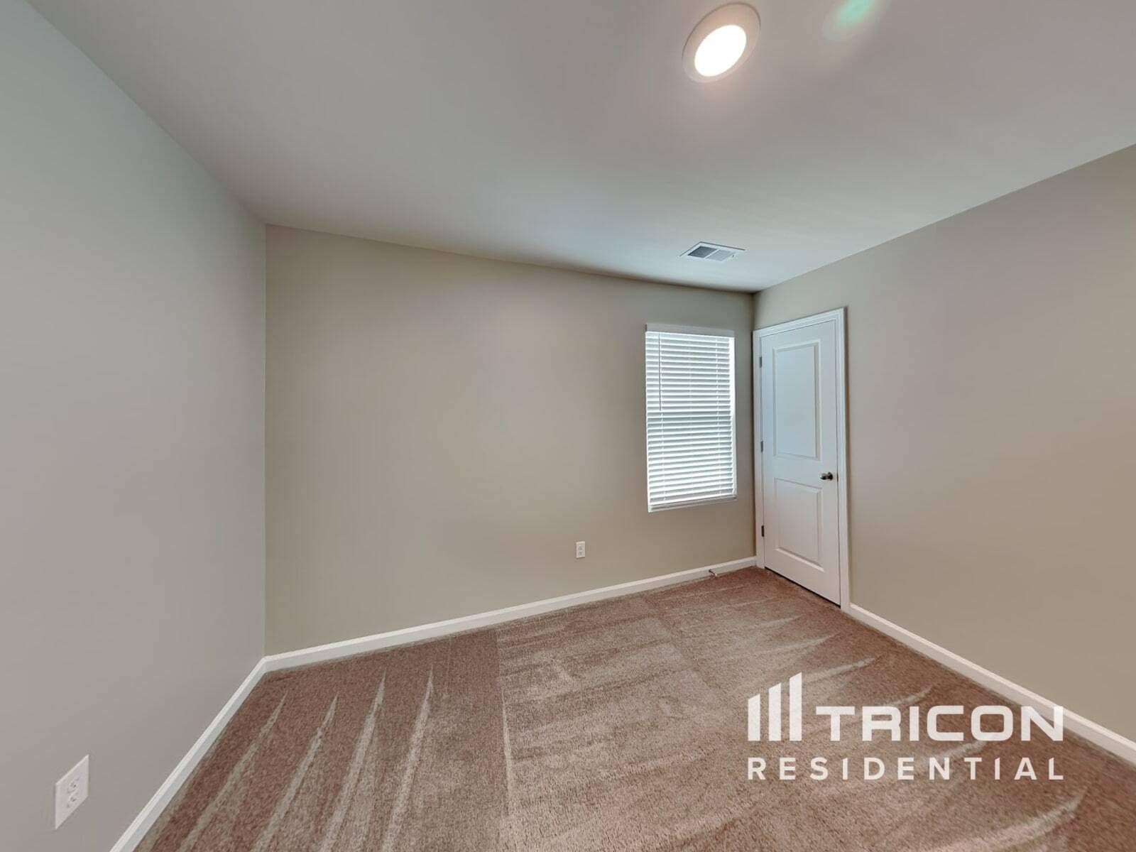 Building Photo - 1361 Woodhouse Dr