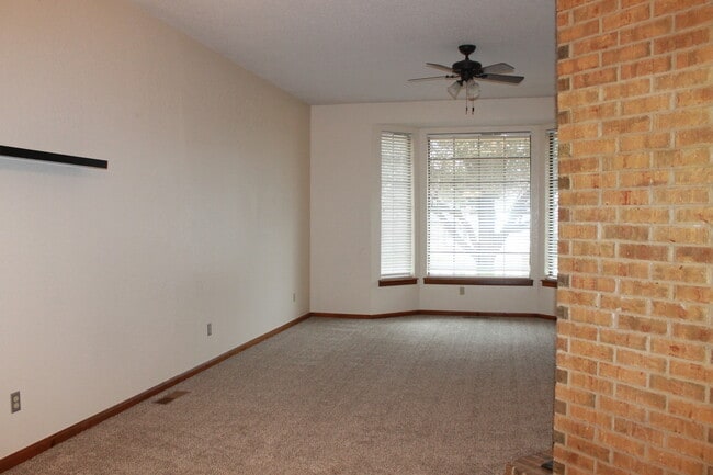 Building Photo - Carl Albert Schools! - Great Home!