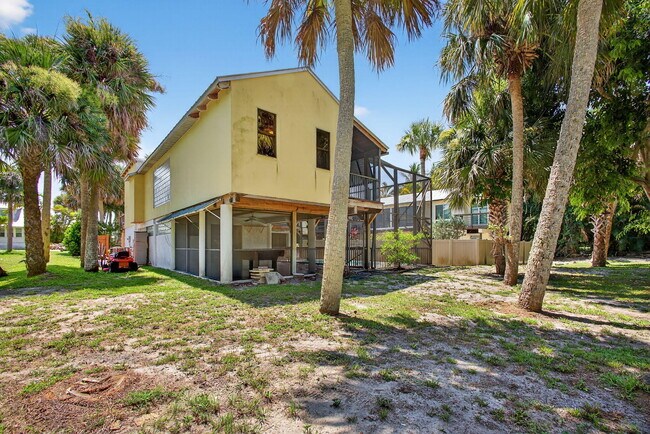 Building Photo - 1042 SE St Lucie Blvd
