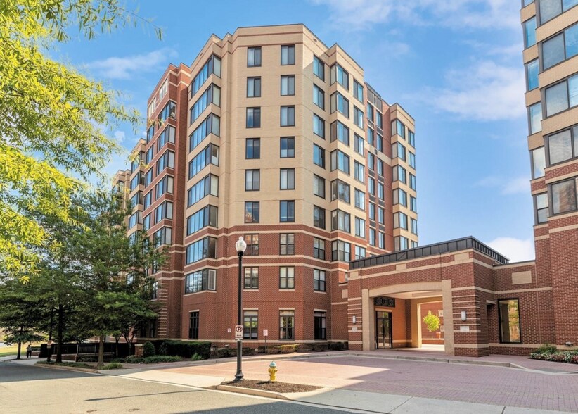 Building Photo - 2220 Fairfax Dr