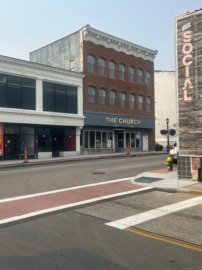 Building Photo - 209 Bank St
