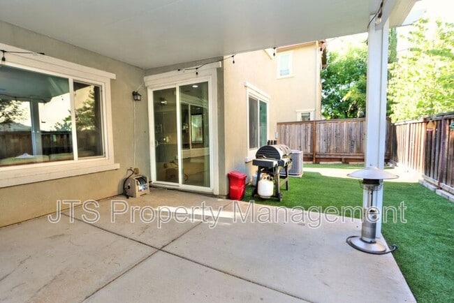 Building Photo - 1427 Bicker Cir