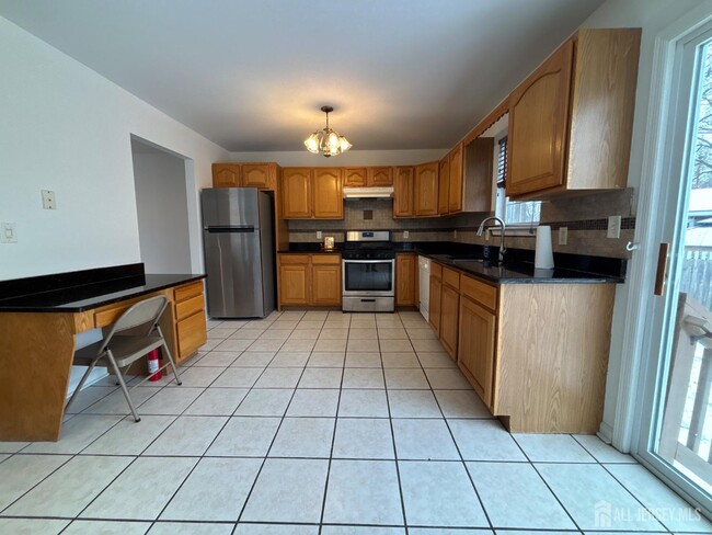 Building Photo - 921 Walnut St