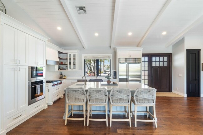 Building Photo - 940 Greenbriar Dr
