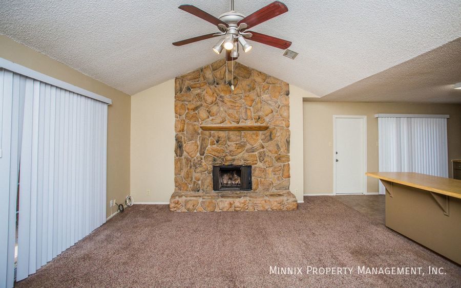 Building Photo - 4701 Country Club Dr