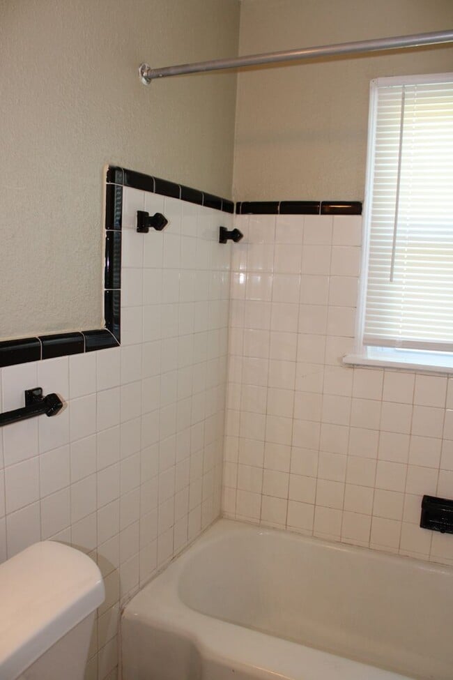 Building Photo - CLOSE TO TINKER! *FIRST FULL MONTH FREE! HOLIDAY SPECIAL!