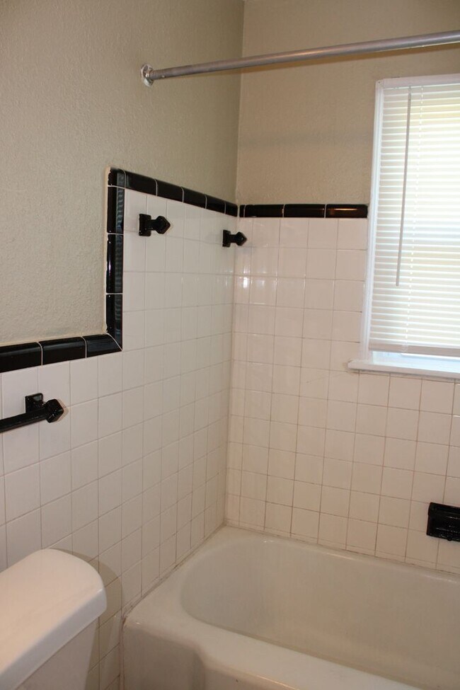 Building Photo - CLOSE TO TINKER! *PROMO FIRST FULL MONTH FREE!