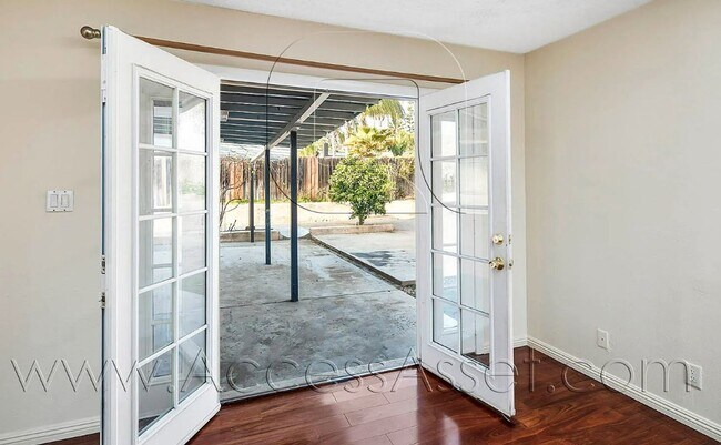 Building Photo - Lovely Single Story 4 Bed/2 Bath Home In R...