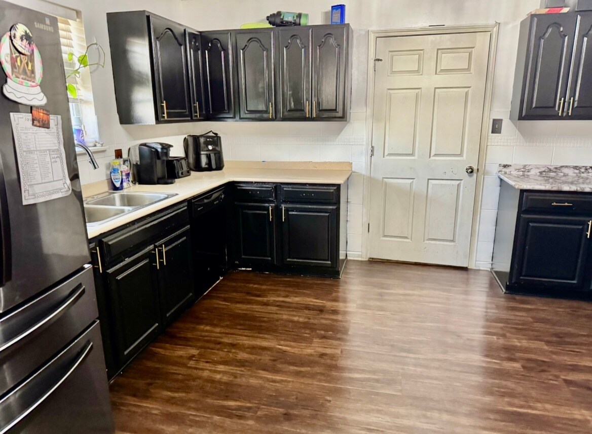 Building Photo - 1809 Briarwood St