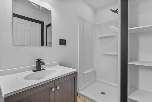 Building Photo - 335 1st St