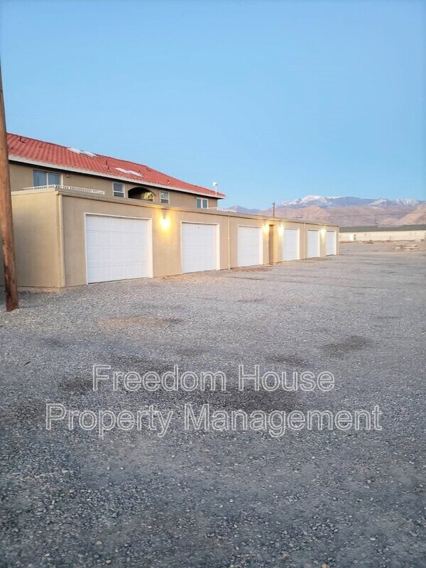 Building Photo - 2321 E Calvada Blvd