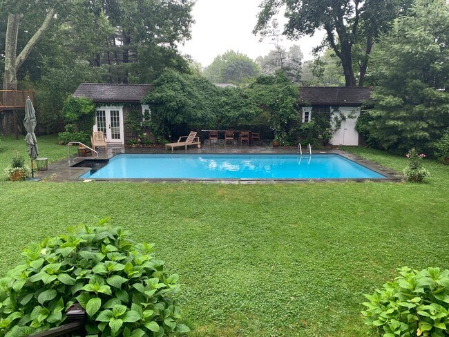 Building Photo - 81 Hampton St