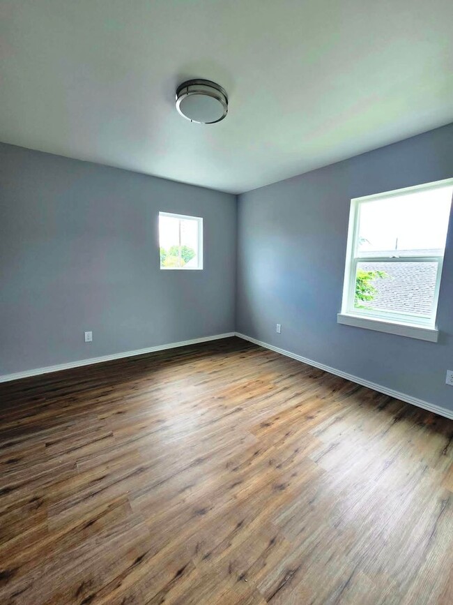 Building Photo - Hoquiam - Spacious 2 bedroom duplex unit for RENT!