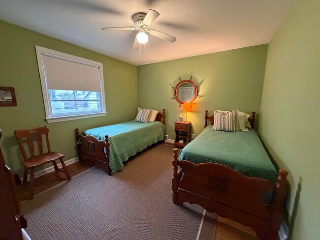 Building Photo - 33 N Gladstone Ave