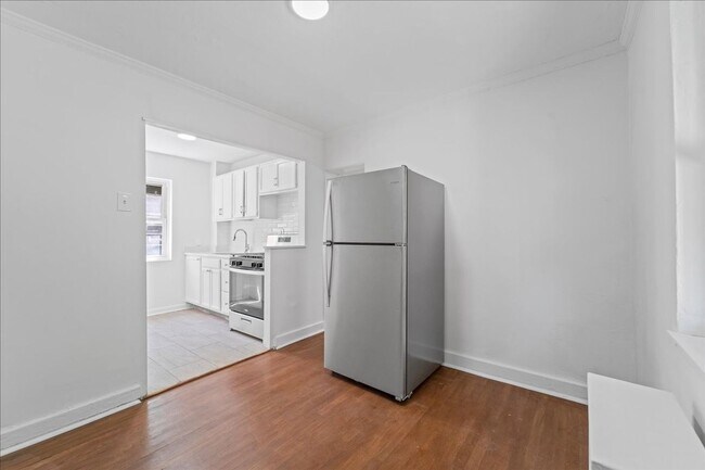 Building Photo - 3847-3849-3849 Beechwood Blvd