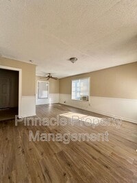 Building Photo - 132 E 11th St