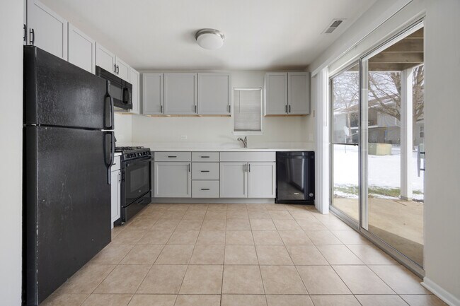 Building Photo - 527 E Shag Bark Ln