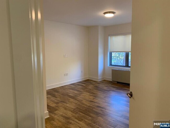 Building Photo - 301 Beech St