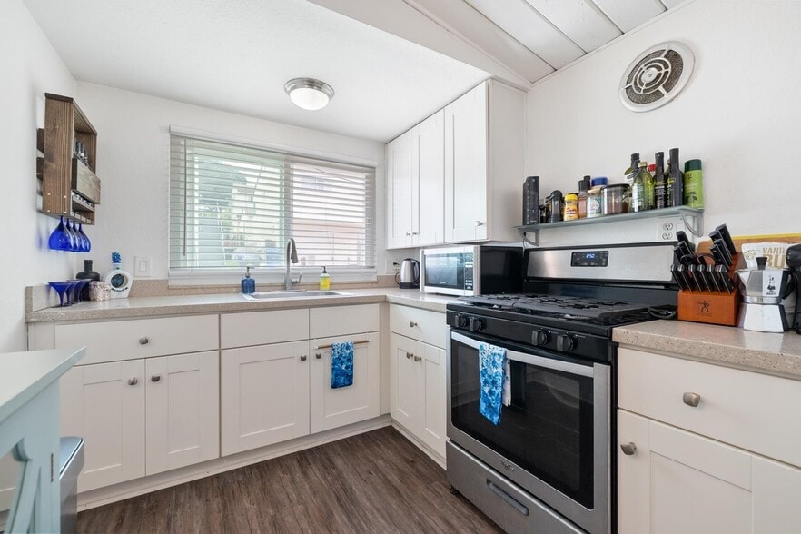 Building Photo - 4305-7 Temecula St