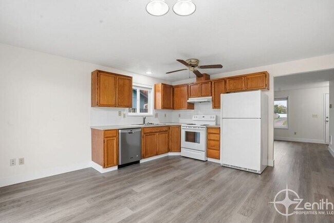 Building Photo - 16113 NE 4th Way