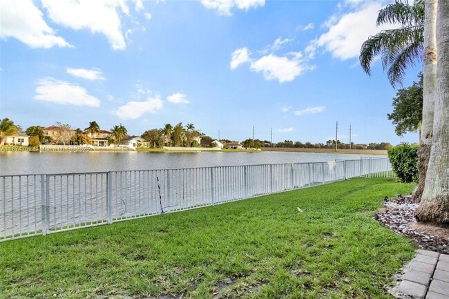 Building Photo - 1553 SW 189th Ave