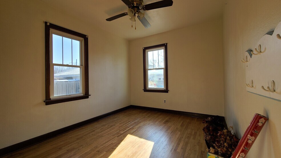 Building Photo - 1040 Oak St