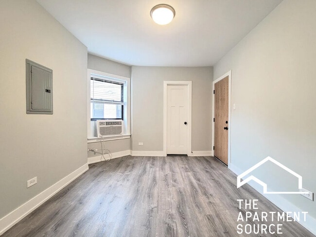 Building Photo - 429 W Belden Ave