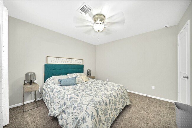 Building Photo - 143 Bluebonnet St