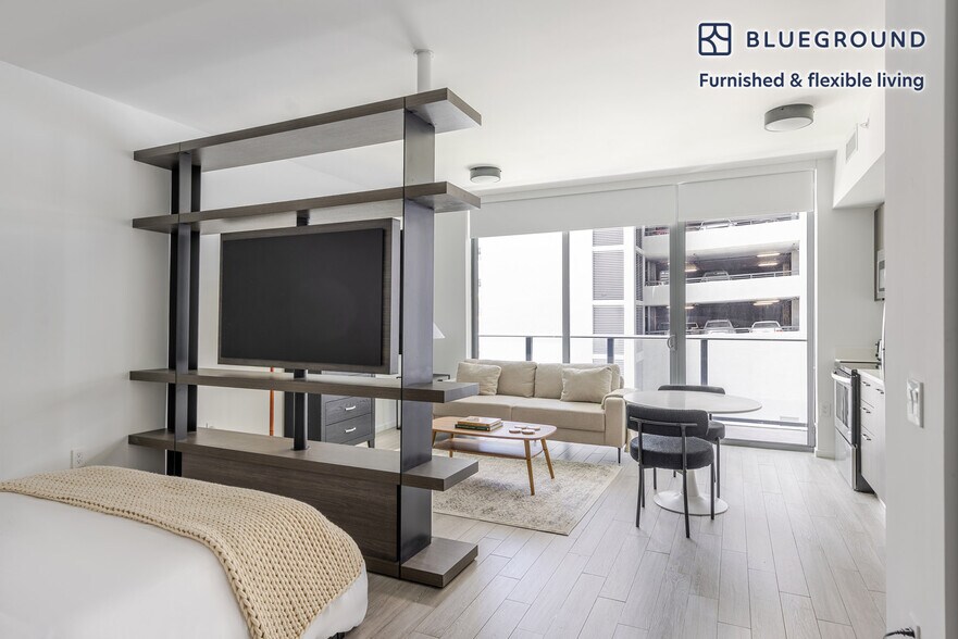 Building Photo - 230 NE 4th St