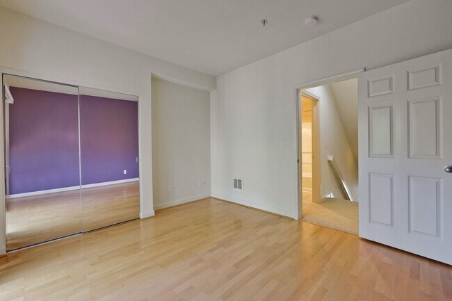 Building Photo - Downtown Mountain View l Stylish Home
