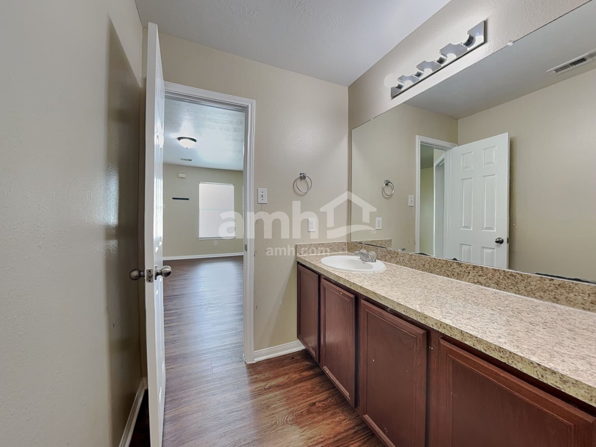 Building Photo - 22270 Queenbury Hills Dr