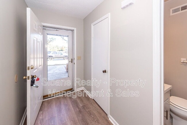 Building Photo - 40 Meander Row