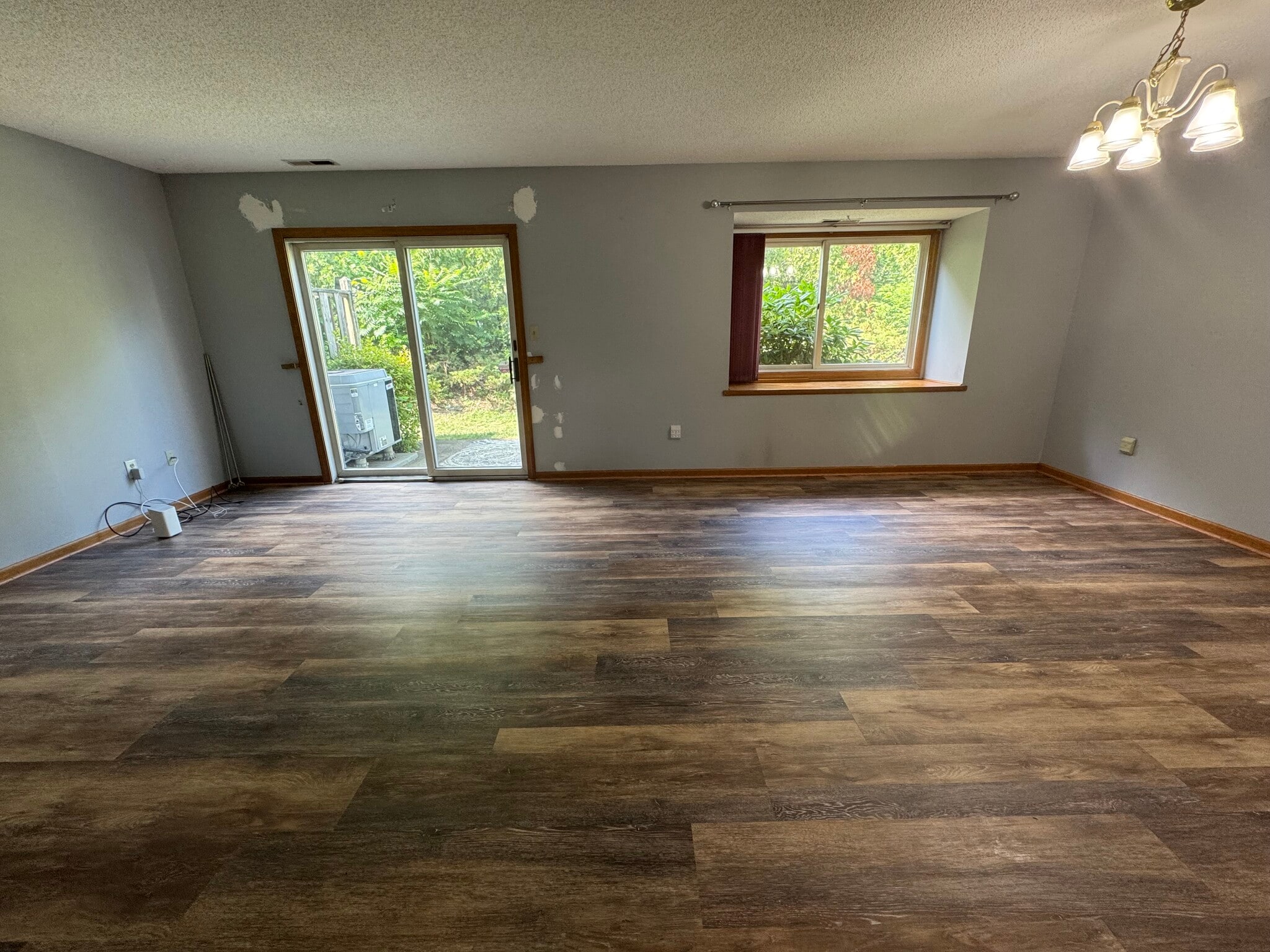Living/dining room with laminate flooring. Will be painted before move in - 705 Lake Ave