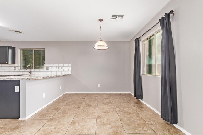 Building Photo - 1368 S 232nd Ave