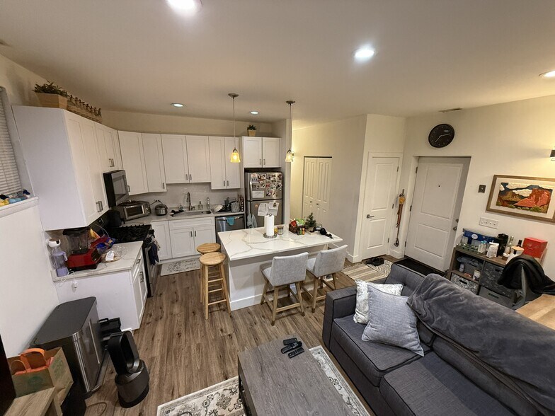 Kitchen-Living Room - 1845 N Marshfield Ave