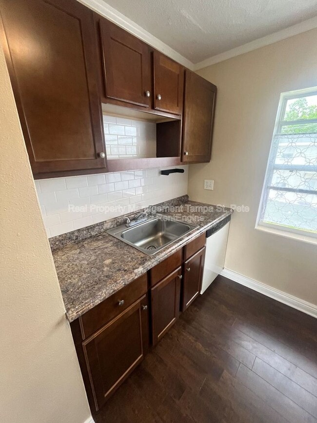 Building Photo - 6900 Miami Dr