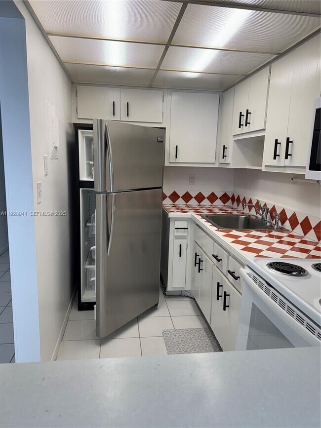 Building Photo - 1470 NE 125th Terrace