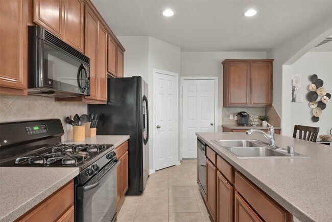 Building Photo - 15 Aquiline Oaks Pl