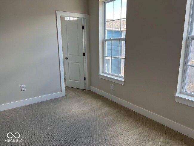Building Photo - 1050 Valentine Ln