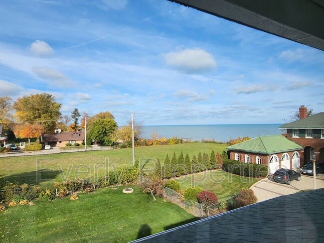 Building Photo - 120 68th Pl