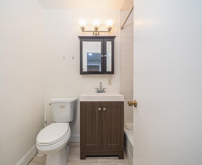 Building Photo - 130 Bloomfield St