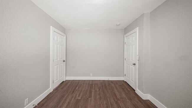 Building Photo - 1164 3 Rd St